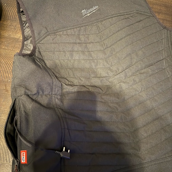 NWT Milwaukee Tool Axis Heated Vest! - Picture 3 of 6